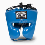 Hoofdbeschermer Cleto Reyes met blauwe jukbeenderen