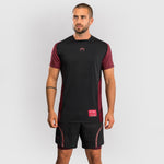 T-shirt Venum Assassin's Creed Shadows Dry Tech Rosso-nero-Combat Arena